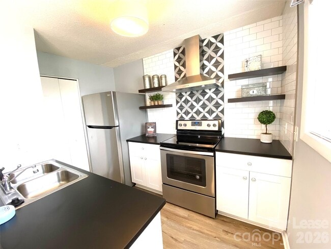 Building Photo - 1931 Lancer Ct