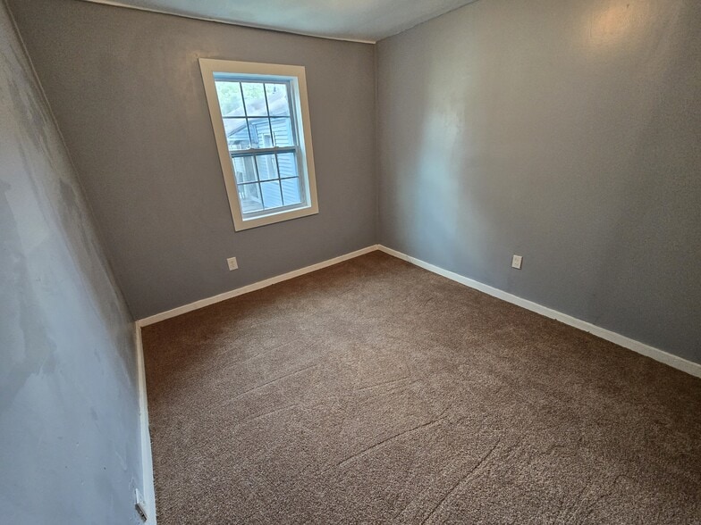 bedroom1 - 2081 Tuskegee Rd