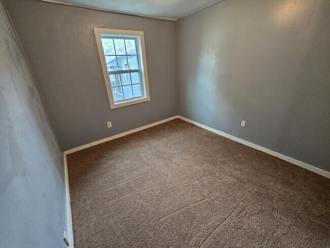 bedroom1 - 2081 Tuskegee Rd