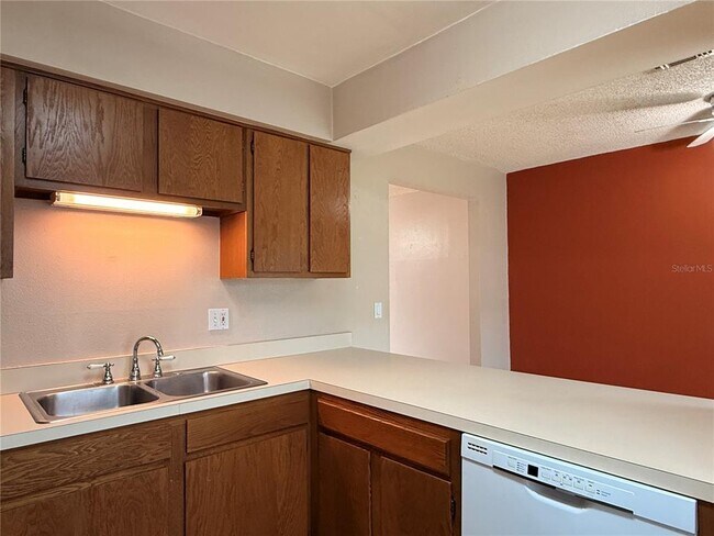 Building Photo - 1305 Park Villa Pl