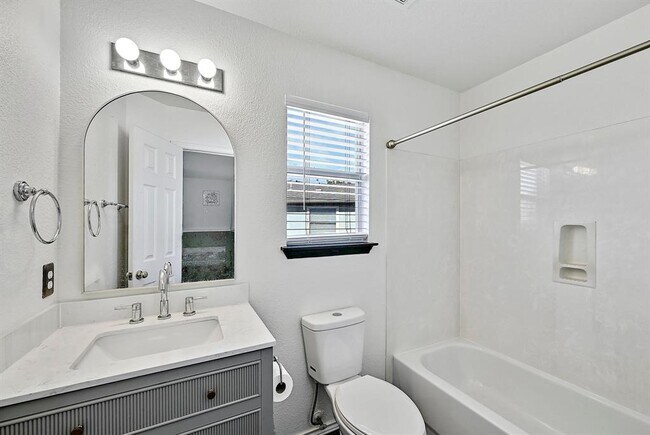 Building Photo - 102 Cannery Cove