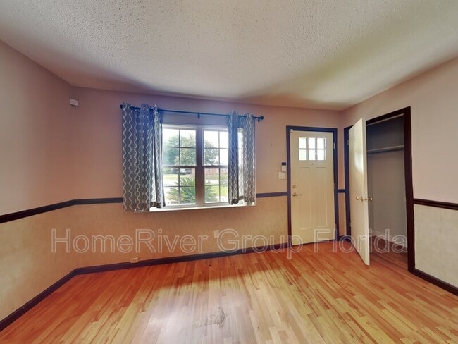 Building Photo - 3201 Penifield Dr