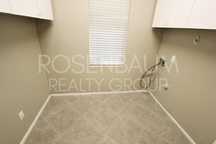 Building Photo - 4632 E Harwell St