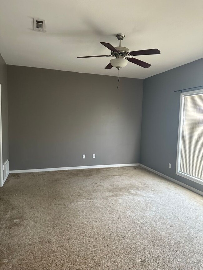 Building Photo - Wakefield Subdivision!  End Unit.