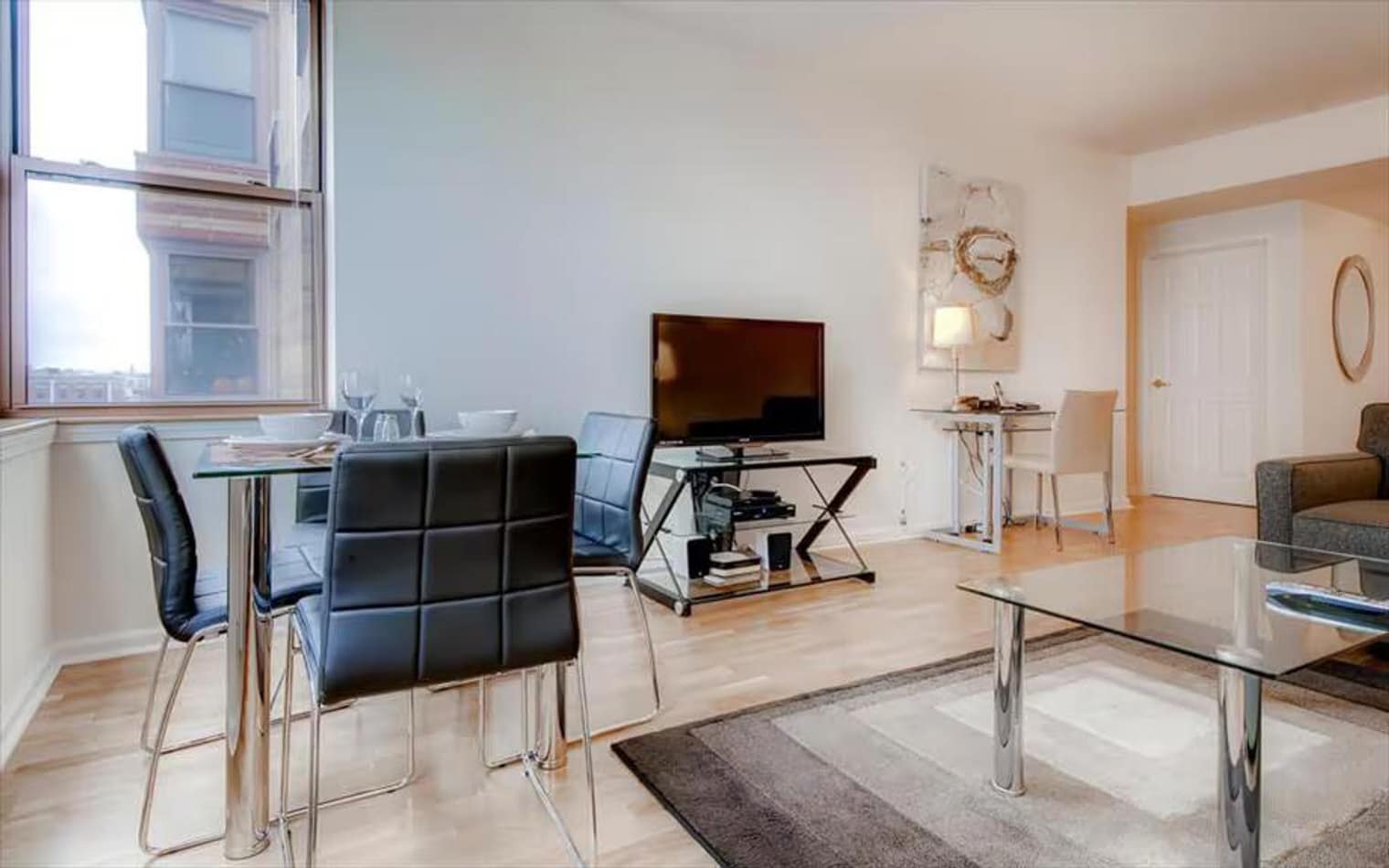 Building Photo - 330 River St