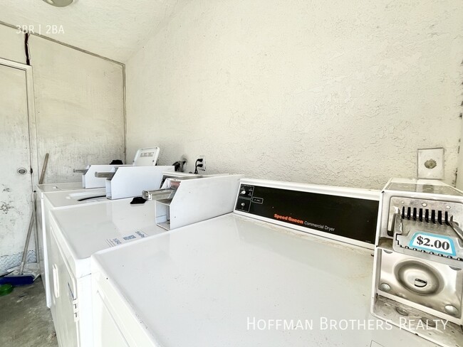 Building Photo - 5915 Woodman Ave