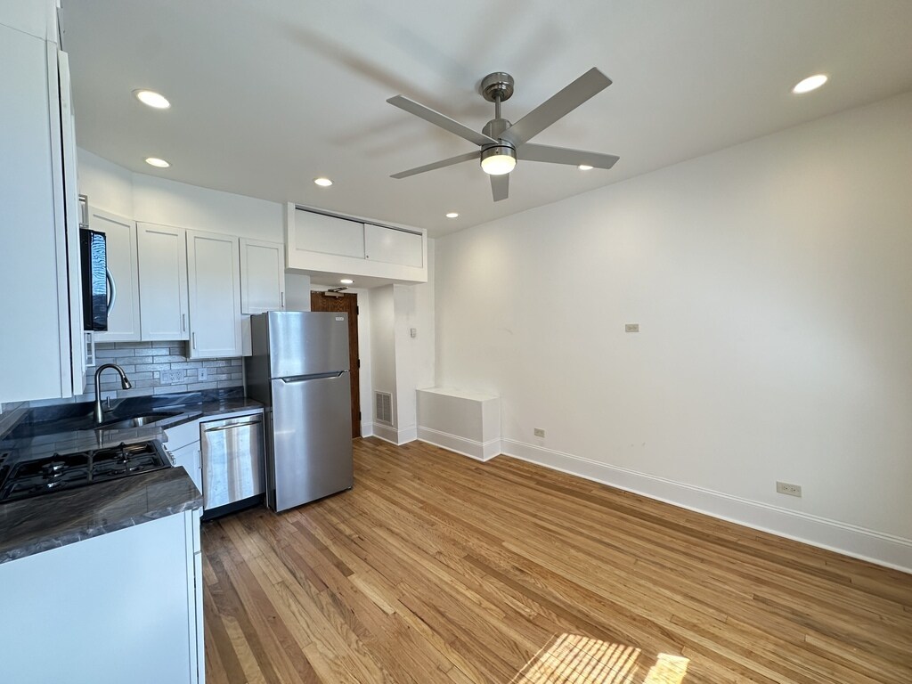 Building Photo - 2821 W Shakespeare Ave