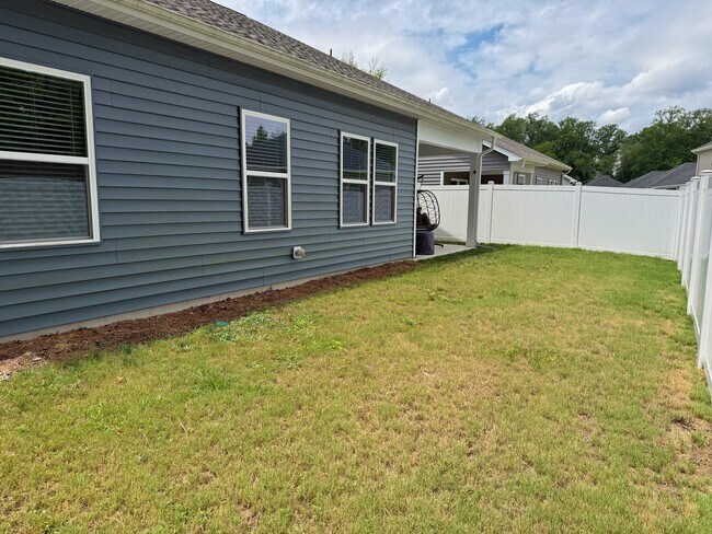 Building Photo - 2028 Bogue Ln