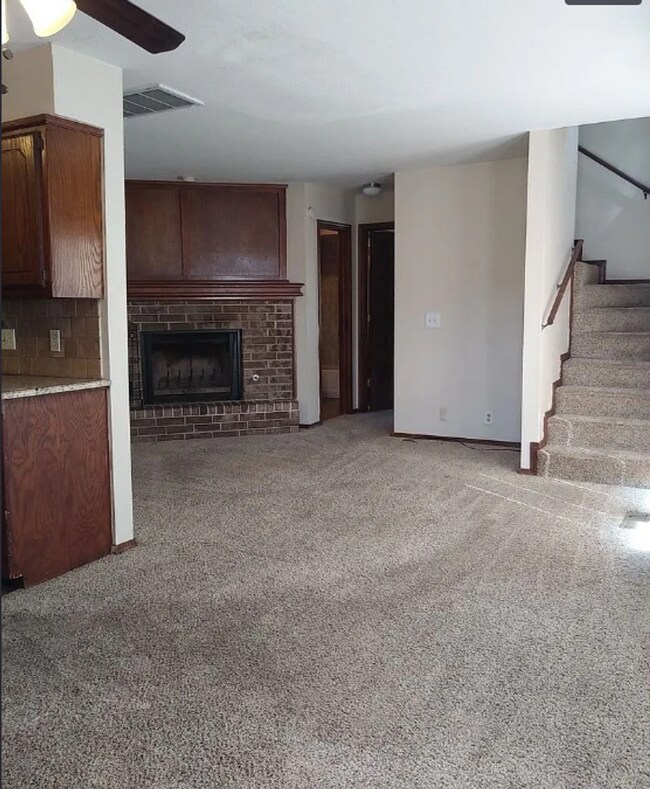 Building Photo - Spacious two bedroom in West Norman
