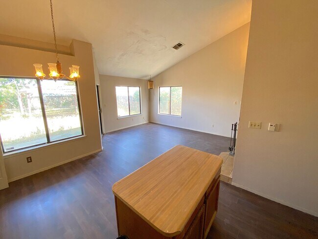 Building Photo - Northeast El Paso 3 bed