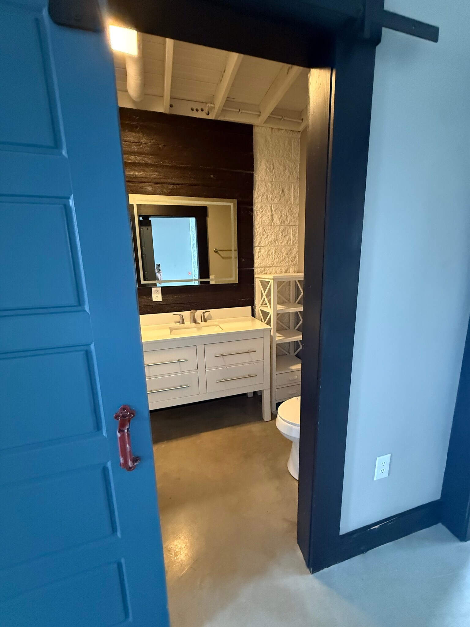 Building Photo - 475 S Hickory St