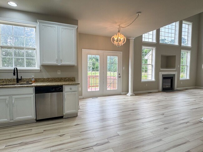 Building Photo - 14436 Sulphur Springs Terrace