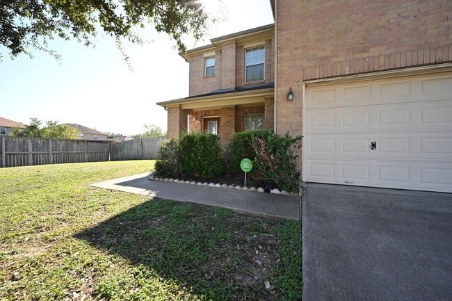 Building Photo - 9403 Coatsworth Dr