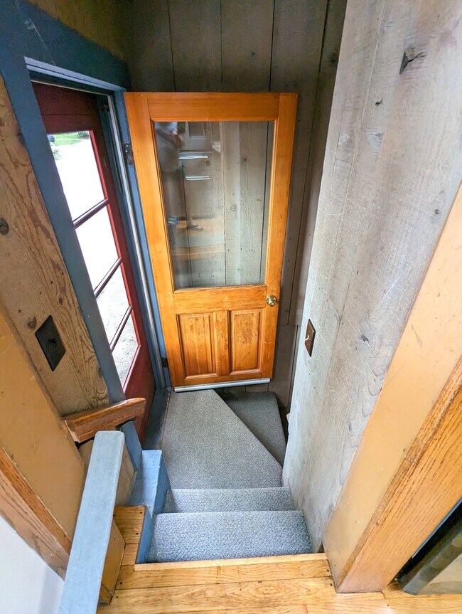 Building Photo - 519 6th St