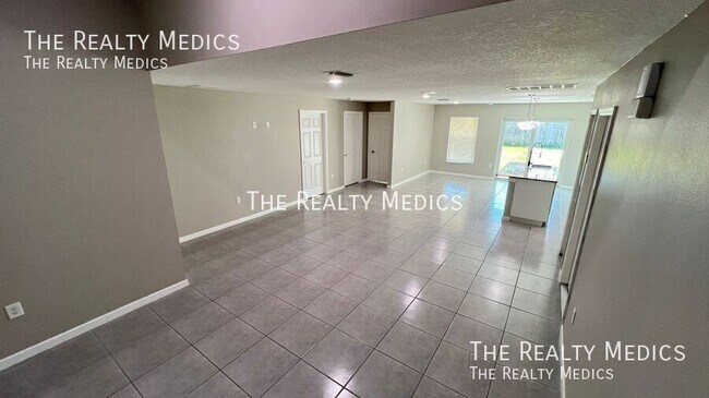 Building Photo - 1550 Pace Dr NW