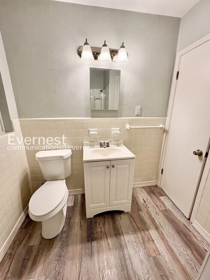 Building Photo - 10115 N Ashley St