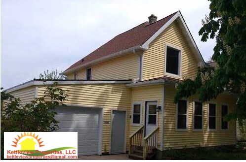 1.5 car garage &amp; off-street parking for 1 car. - 1527 South 10th Street