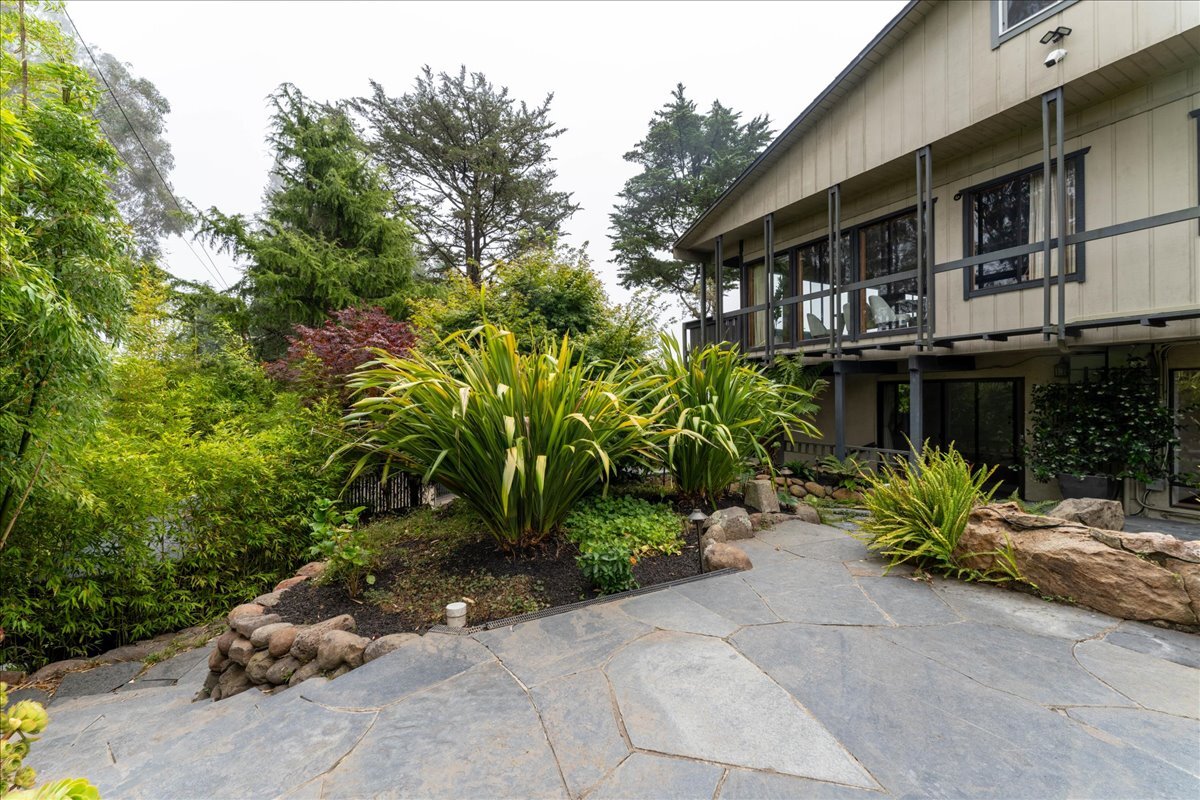 Building Photo - 473 Panoramic Hwy