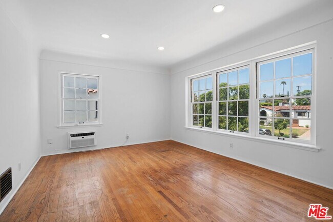 Building Photo - 1558 S Genesee Ave