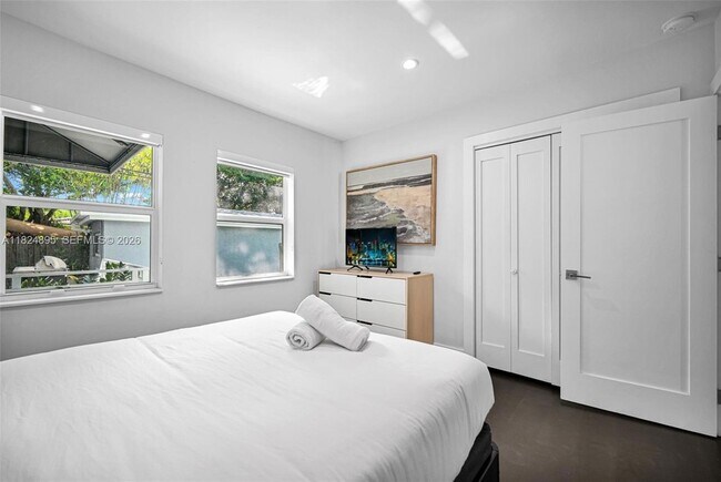 Building Photo - 150 NE 50th St