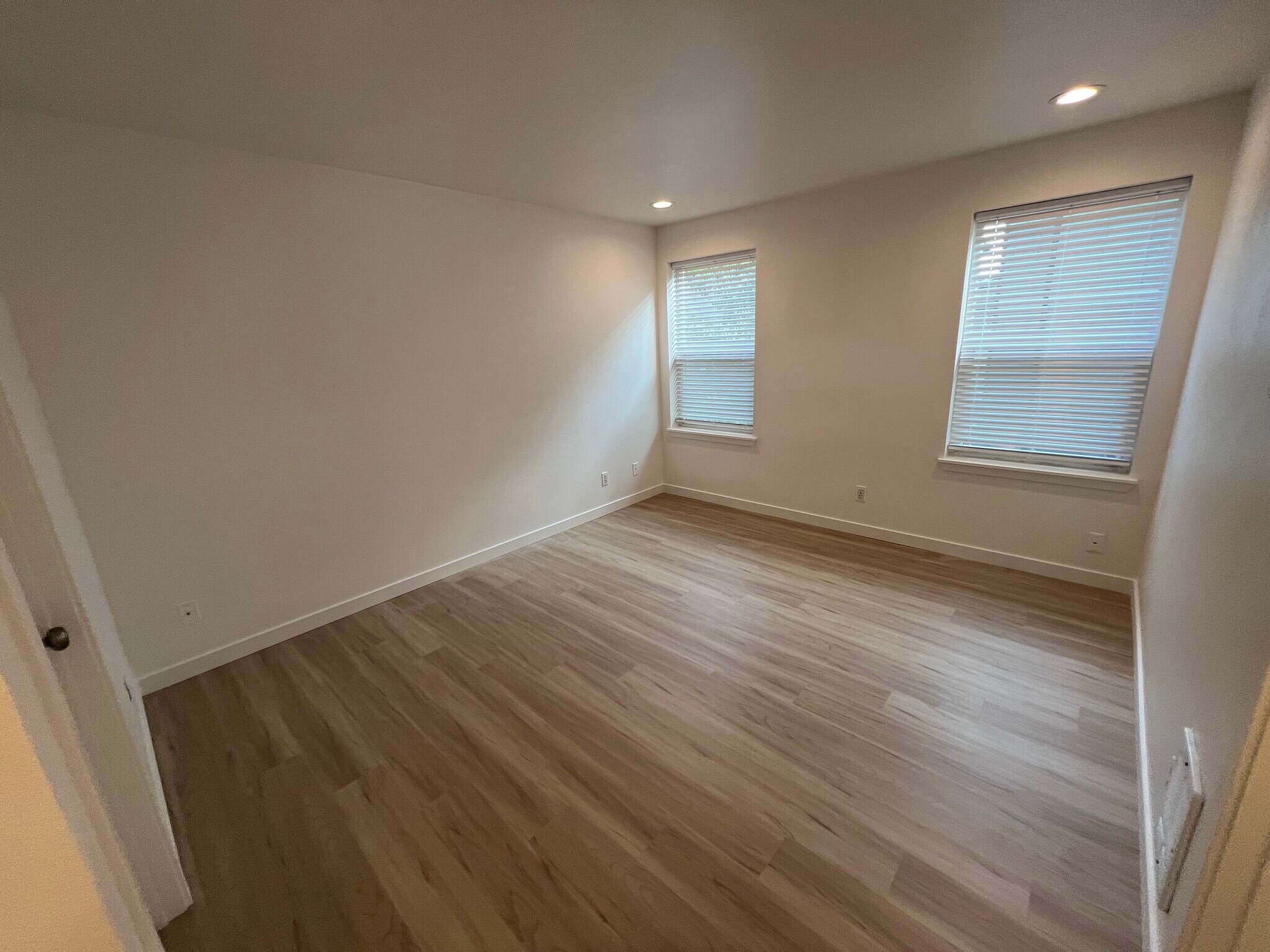 Building Photo - 5621 Fauntleroy Way SW