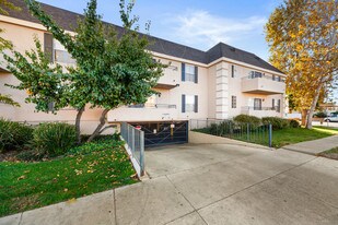 Building Photo - 7500 Mason Ave