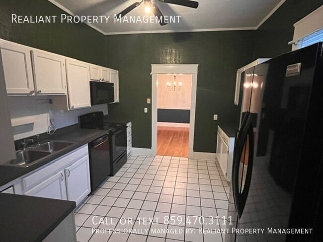 Building Photo - 104 S Walnut St