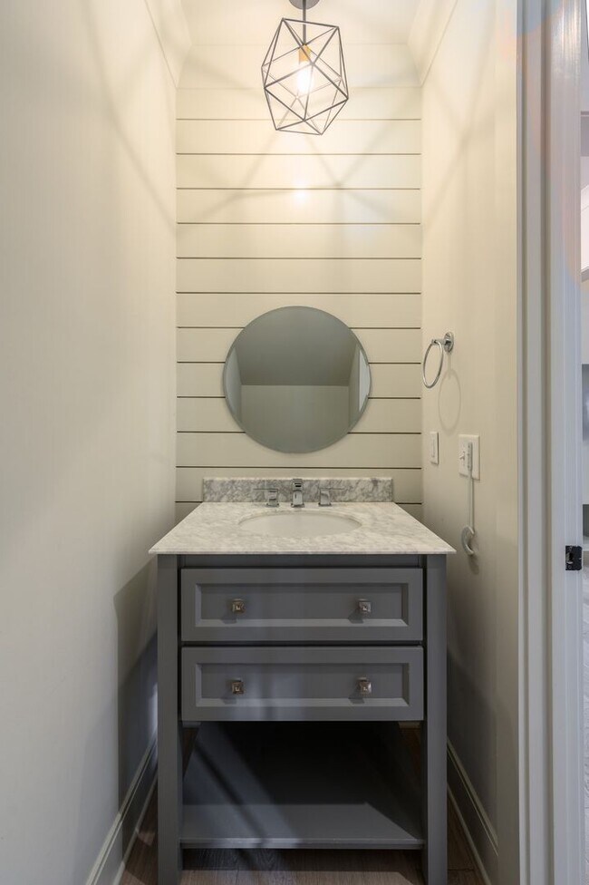 Building Photo - **LIKE-NEW, HIGH-END EXECUTIVE HOME WITH INCREDIBLE OUTDOOR ENTERTAINING IN IDEAL LOCATION**