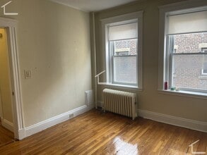 Building Photo - 220 Kelton St