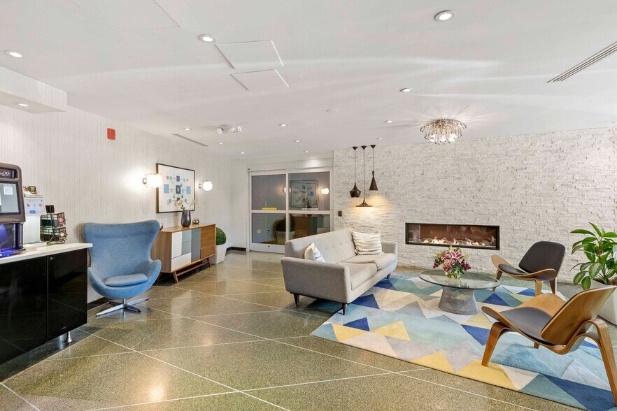 Building Photo - 1301 N Ritchie Ct