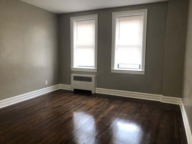 Building Photo - 125 Corbin Ave