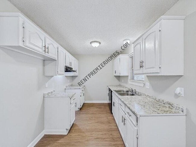 Building Photo - 20 Fox Den Ct