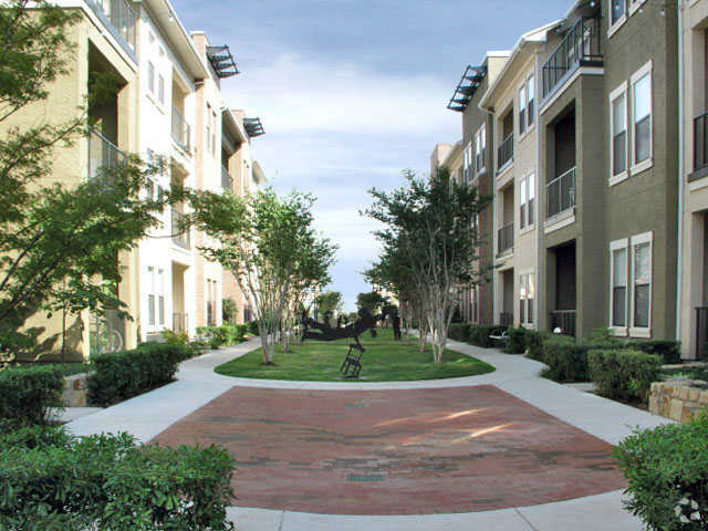 Court Yard - Thousand Oaks at Austin Ranch