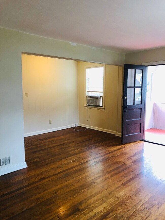 Building Photo - Adorable 3 bdrm/1 bath Home Located in Desirable West End!