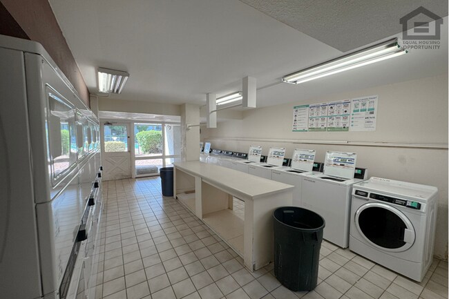 Building Photo - 1Bed/1Bath Partially Furnished Ground Floor Apt at Osborn Rd/68th St! Second Chance Rental!