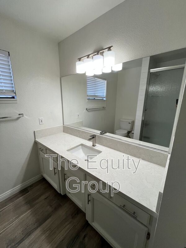 Building Photo - 351-360 N Capitola Ct