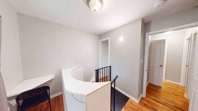 Building Photo - 32 Marion St