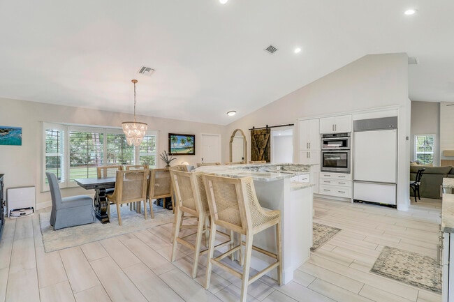 Building Photo - 15866 Alexander Run