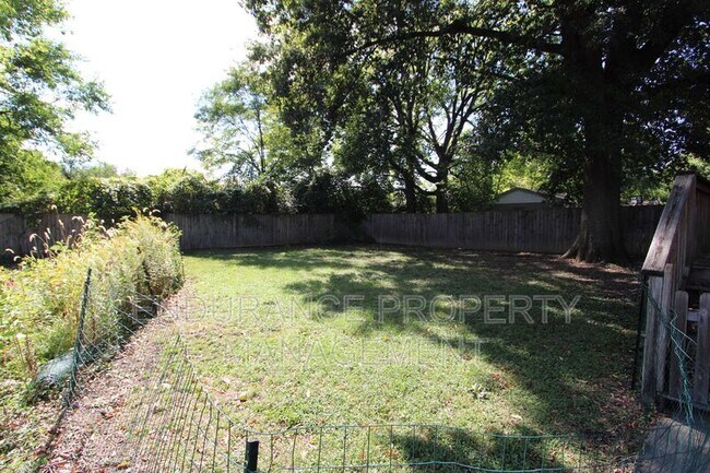 Building Photo - 2539 Melrose Ave