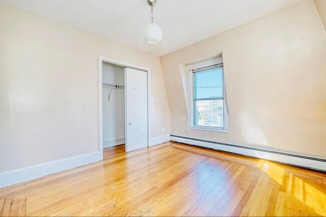 Building Photo - 187 Washington St