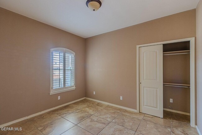 Building Photo - 3824 Loma Brisa Dr