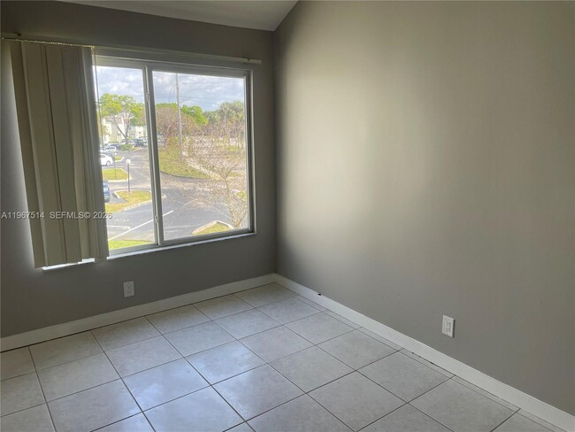 Building Photo - 8043 Lagos De Campo Blvd