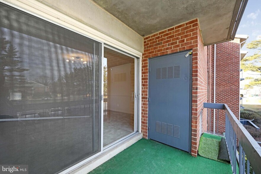 Building Photo - 222 Echelon Rd