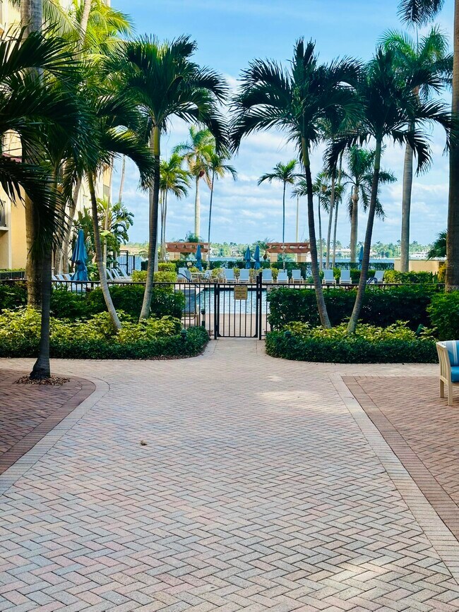 Building Photo - 1801 N Flagler Dr