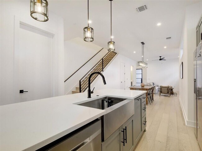 Building Photo - 1411 Cometa St