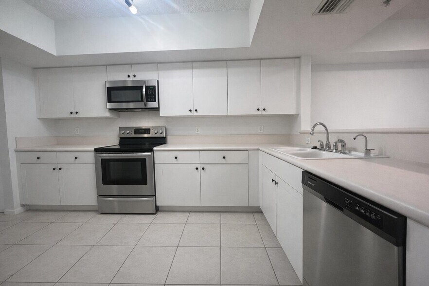 Building Photo - 10151 W Atlantic Blvd