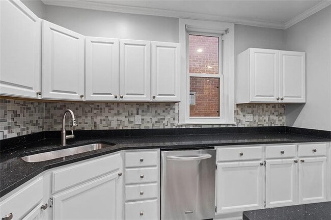 Building Photo - 715 Filbert St