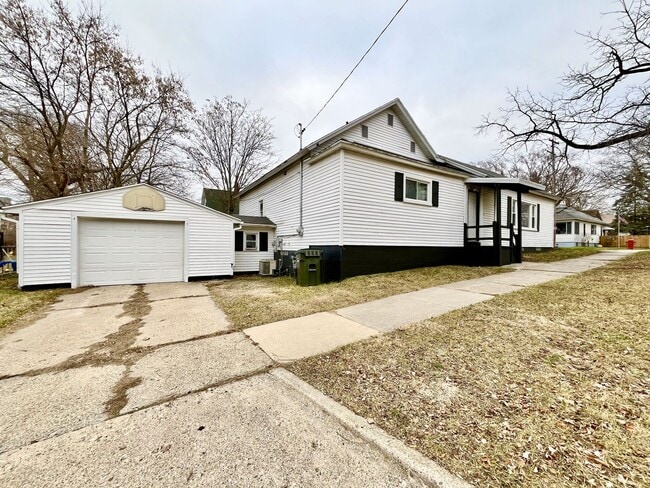 Building Photo - Three Bedroom Home in Muskegon