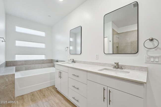 Building Photo - 225 N Pleasant Dr