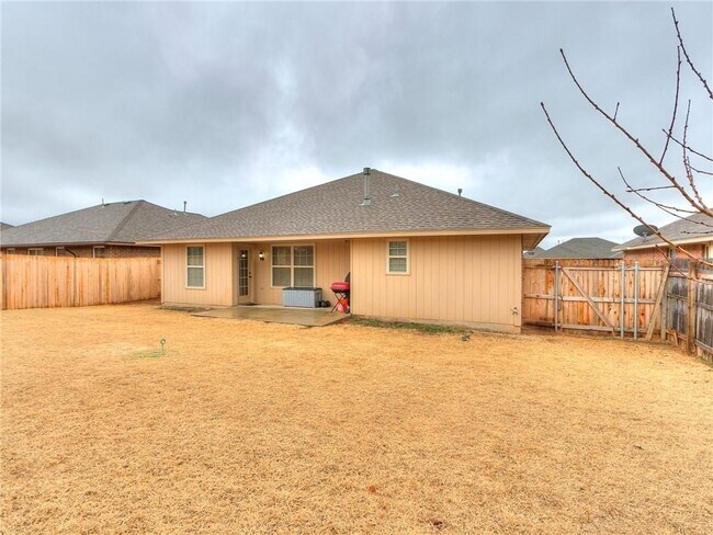 Building Photo - 517 Apple Tree Ln